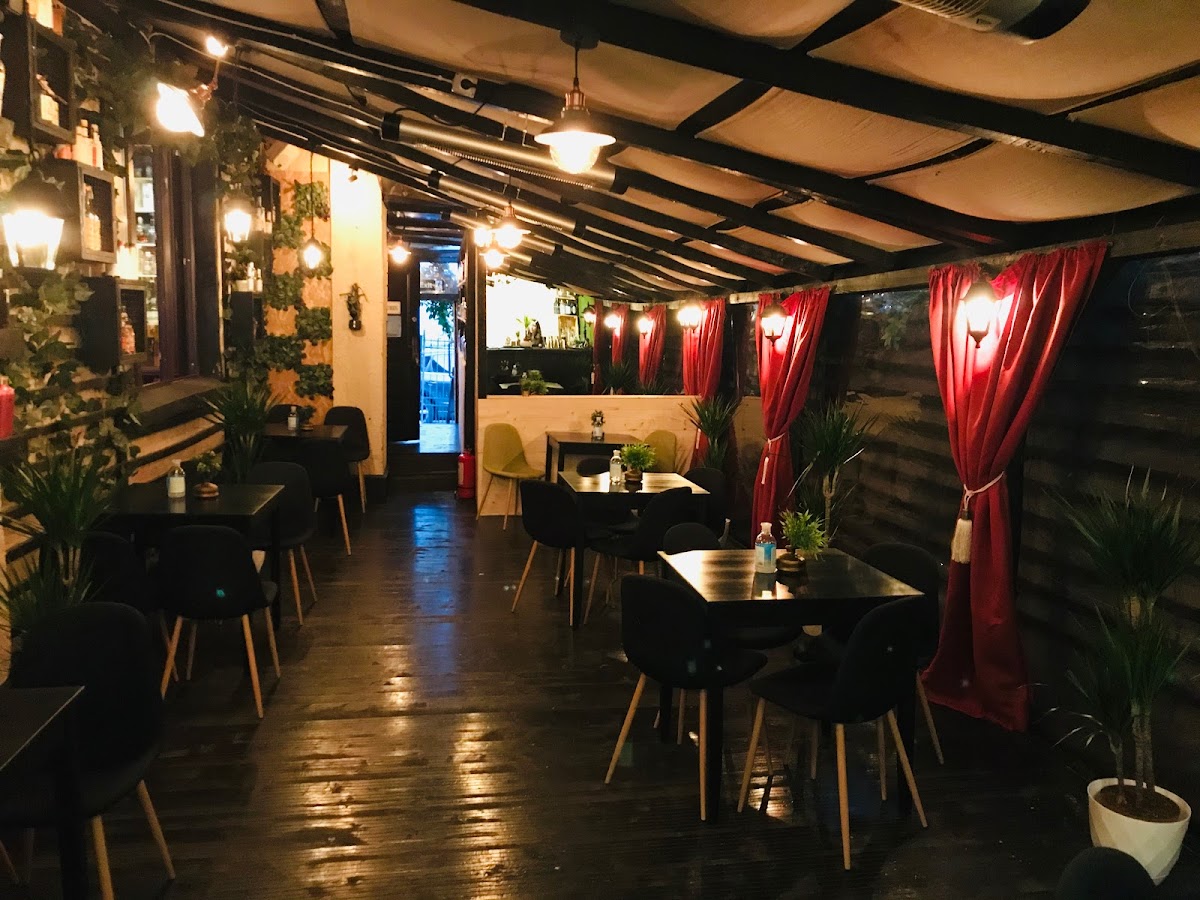 Robescu 14-The Potion Bar